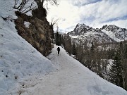 18 In decisa salita con vista sul Pizzo Torretta e i Corni di Sardegnana